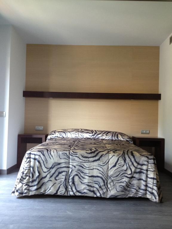 Hotel 9 Sant Antoni Ribes De Freser Room photo